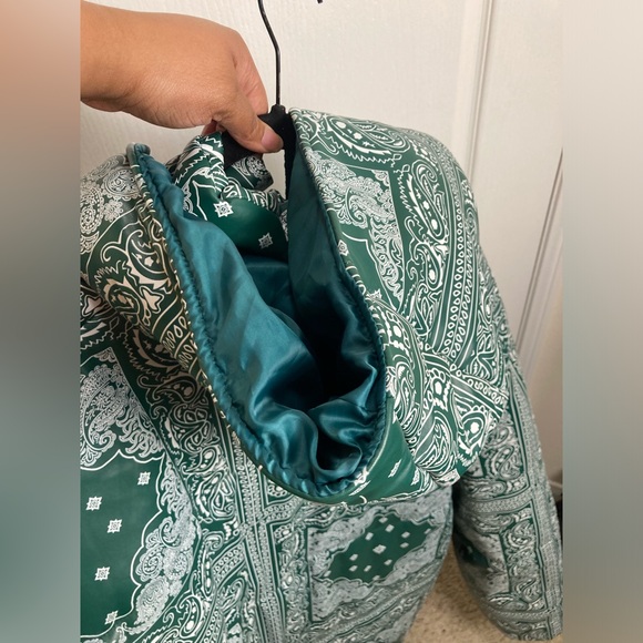 PrettyLittleThing Green Unisex Paisley PU Extreme Oversized Puffer Coat Size XXL - Picture 11 of 16